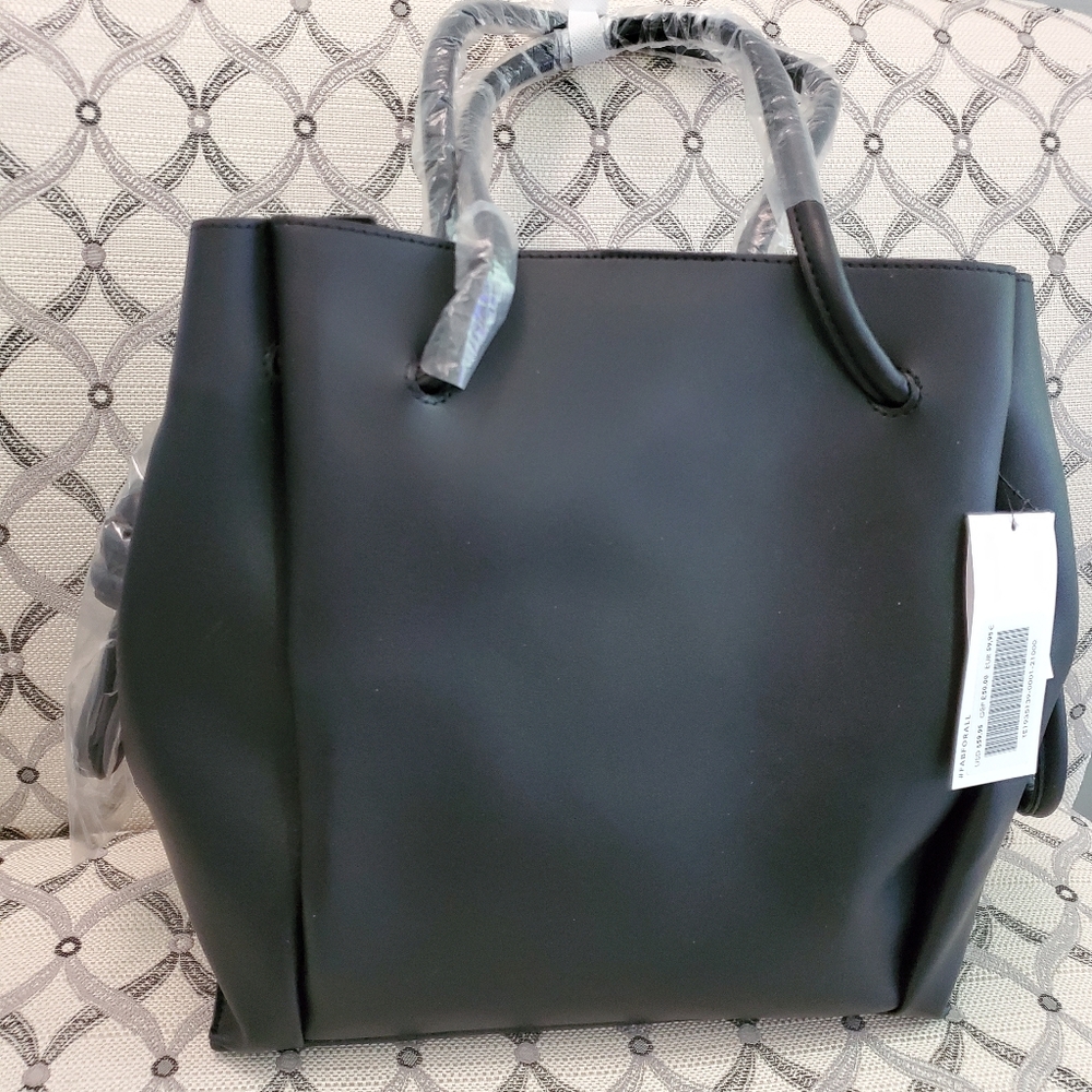 Black Drawstring Snap Closure Shoulder Handbag